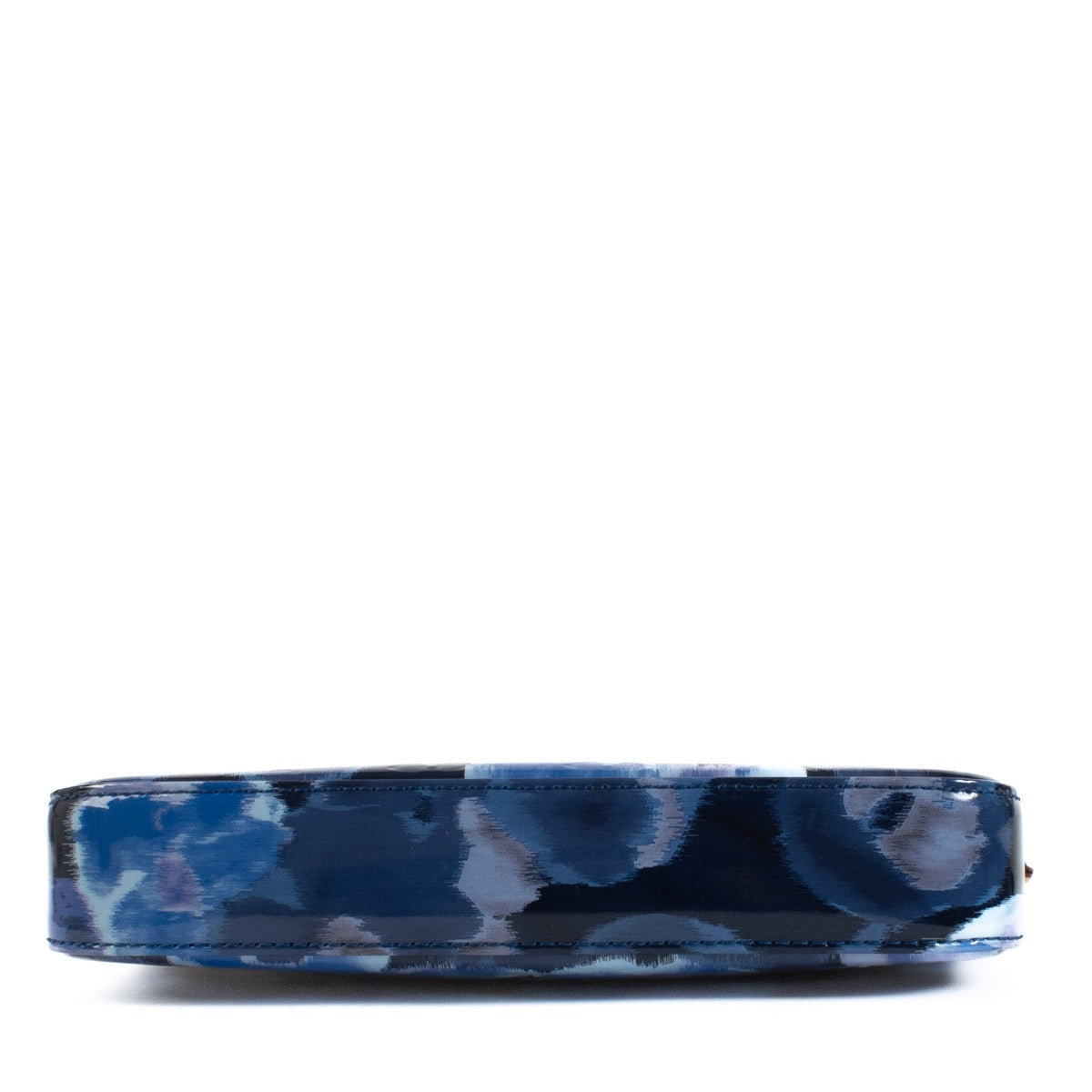 Shop safe online at Labellov in Antwerp, Brussels and Knokke this 100% authentic second hand Louis Vuitton blue Ikat Pochette Accessoires