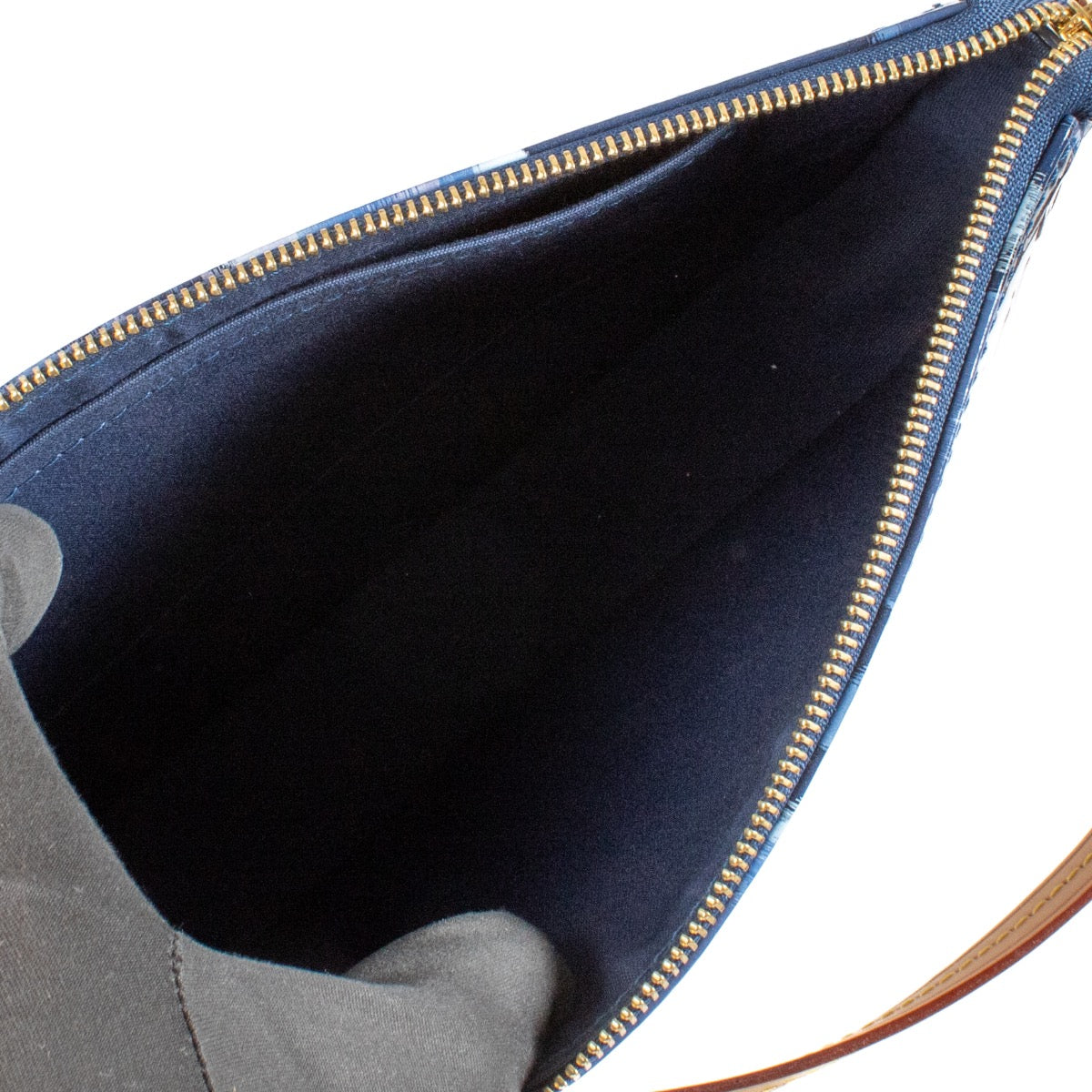 Shop safe online at Labellov in Antwerp, Brussels and Knokke this 100% authentic second hand Louis Vuitton blue Ikat Pochette Accessoires