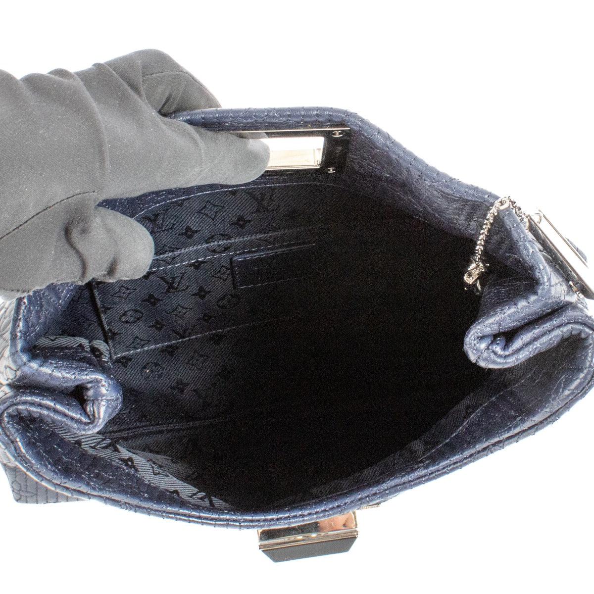Authentic second hand Louis Vuitton Blue Altair Clutch on Labellov.com
