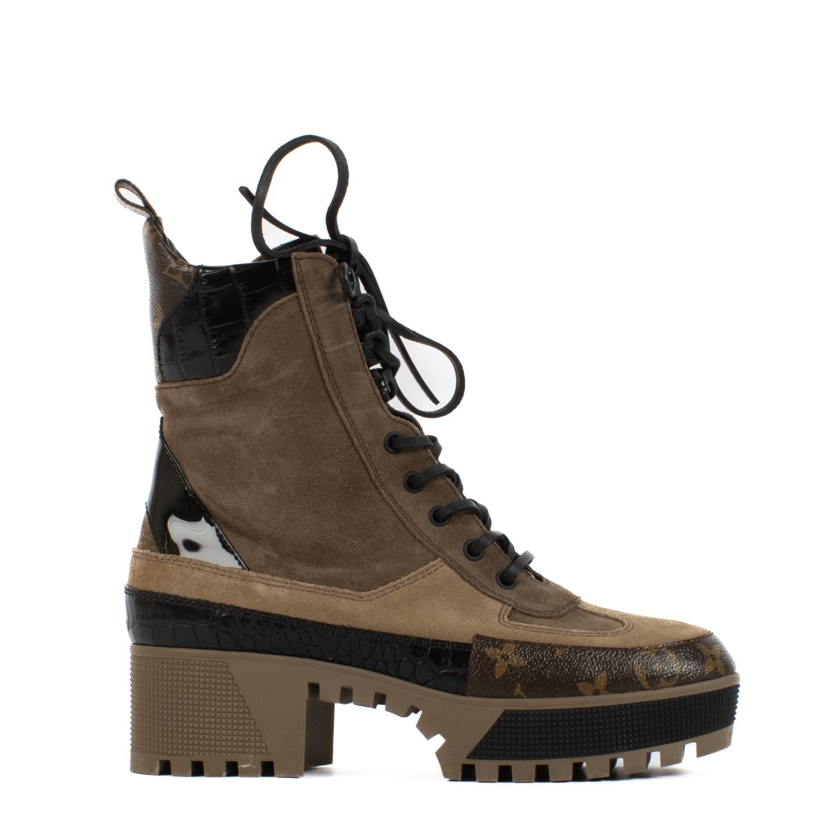 Shop safe online at Labellov in Antwerp, Brussels and Knokke these 100% authentic second hand LLouis Vuitton Beige Laureate Desert Boots - size 38.5