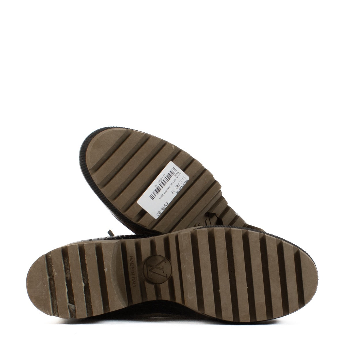 Shop safe online at Labellov in Antwerp, Brussels and Knokke these 100% authentic second hand LLouis Vuitton Beige Laureate Desert Boots - size 38.5