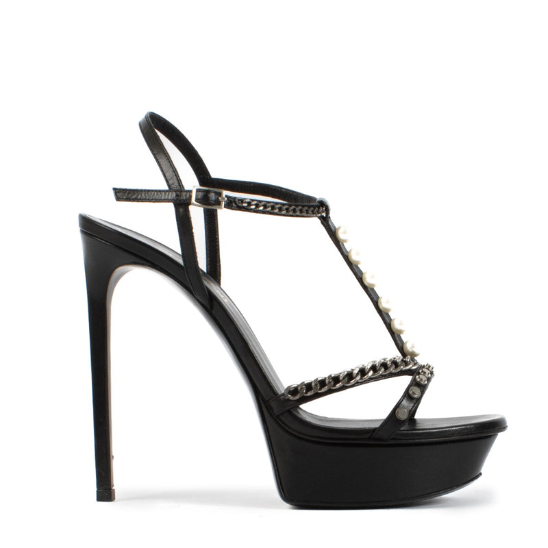 Shop safe online at Labellov in Antwerp, Brussels and Knokke this 100% authentic second hand Saint Laurent Black Leather Pearl and Chain Heels - Size 38,5
