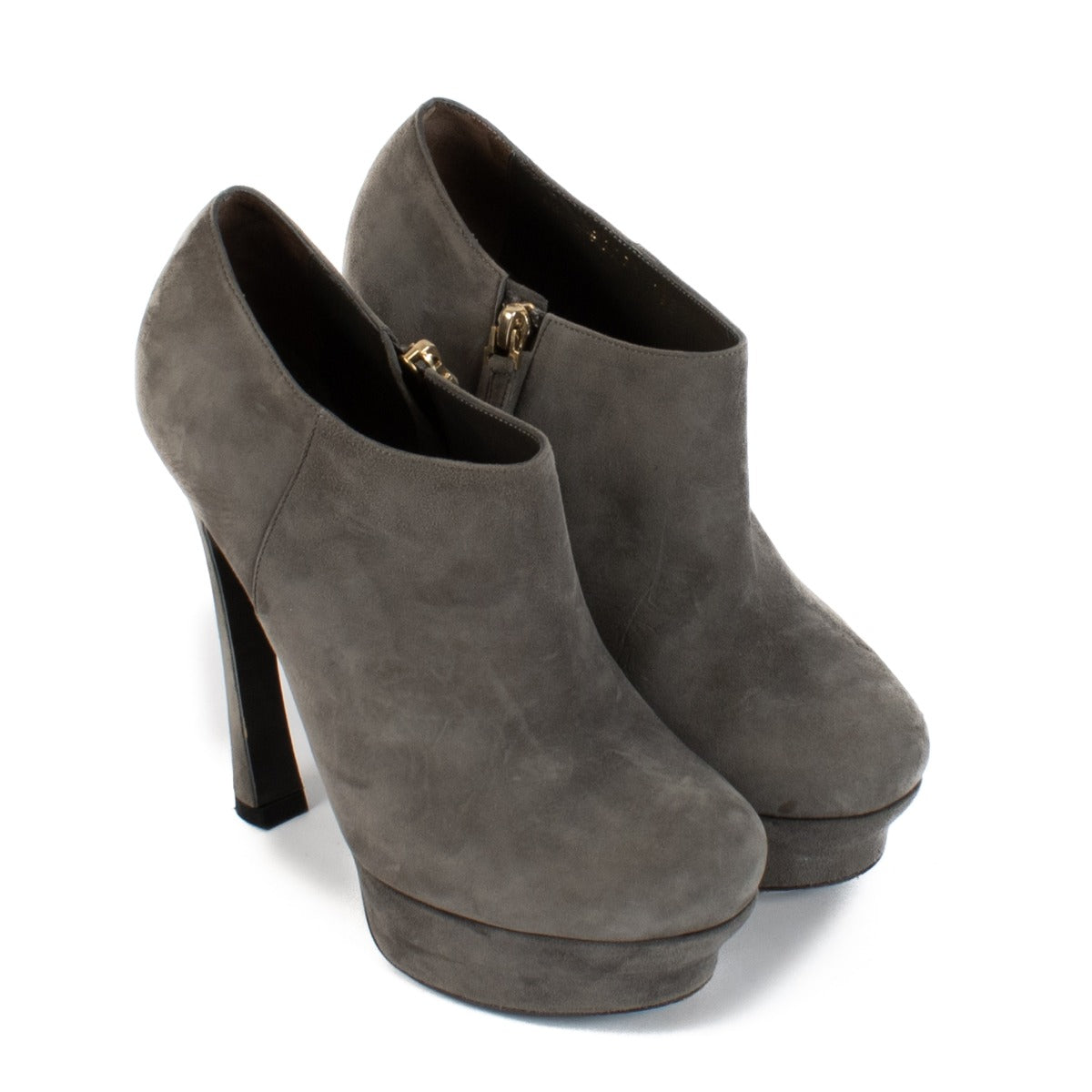 Shop safe online at Labellov in Antwerp, Brussels and Knokke this 100% authentic second hand Saint Laurent Grey Suede Bootie Heels - Size 38,5