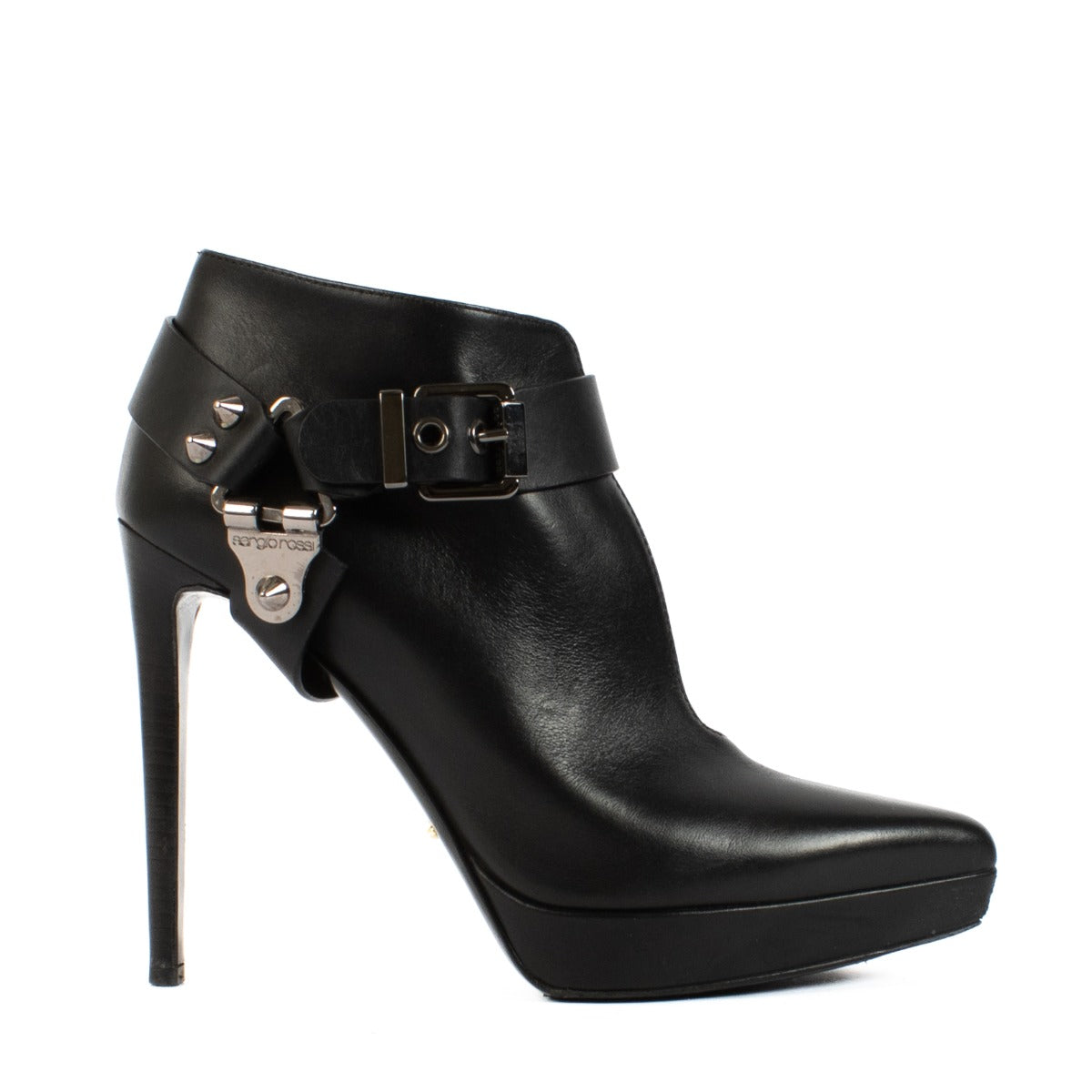 Shop safe online at Labellov in Antwerp, Brussels and Knokke this 100% authentic second hand Sergio Rossi Beige Patent Platform Heels - Size 38,5