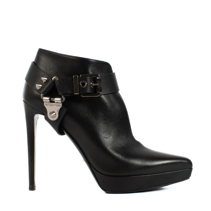 Shop safe online at Labellov in Antwerp, Brussels and Knokke this 100% authentic second hand Sergio Rossi Beige Patent Platform Heels - Size 38,5