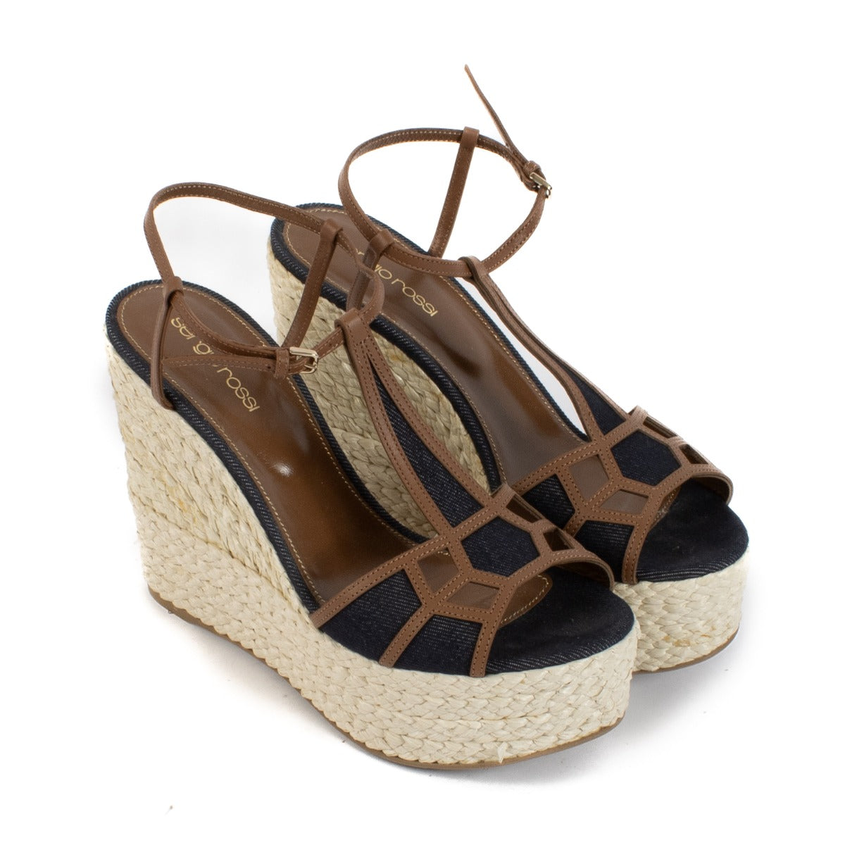 Shop safe online at Labellov in Antwerp, Brussels and Knokke this 100% authentic second hand Sergio Rossi Leather/Denim Wedge Heels - Size 38,5