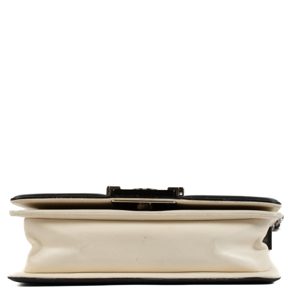 Sac Boy Chanel petit modèle en cuir de veau noir et crème