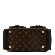 Buy authentic secondhand Louis Vuitton Monogram Manhattan Shoulder Bag at the right price at LabelLOV vintage webshop. Safe and secure online shopping. Koop authentieke tweedehands Louis Vuitton Monogram Manhattan Shoulder Bag met juiste prijs bij LabelLO