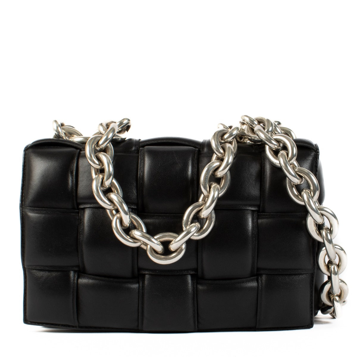 Shop safe online at Labellov in Antwerp, Brussels and Knokke this 100% authentic second hand Bottega Veneta Black Chain Cassette Shoulder Bag
