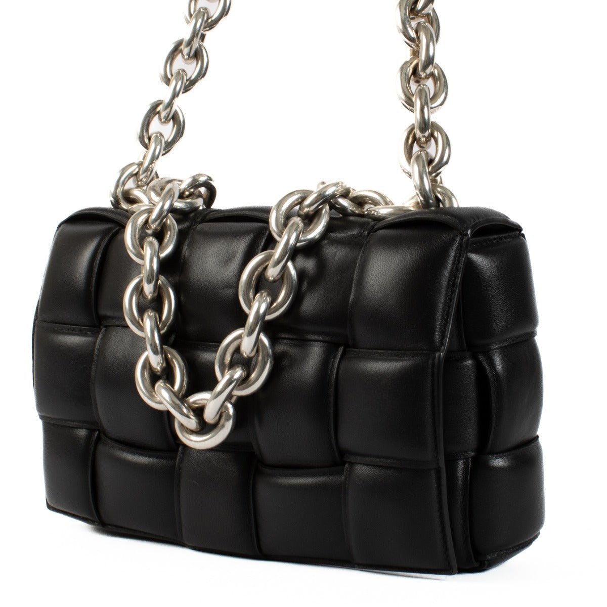Shop safe online at Labellov in Antwerp, Brussels and Knokke this 100% authentic second hand Bottega Veneta Black Chain Cassette Shoulder Bag
