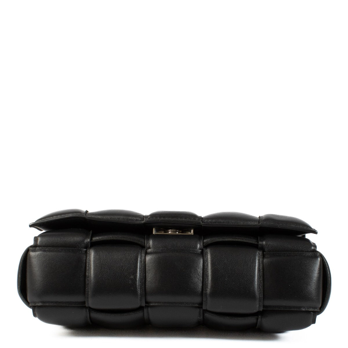 Shop safe online at Labellov in Antwerp, Brussels and Knokke this 100% authentic second hand Bottega Veneta Black Chain Cassette Shoulder Bag