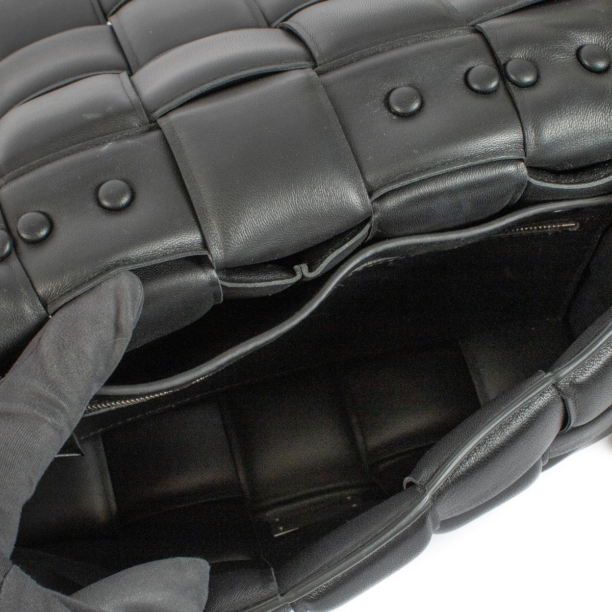 Shop safe online at Labellov in Antwerp, Brussels and Knokke this 100% authentic second hand Bottega Veneta Black Chain Cassette Shoulder Bag