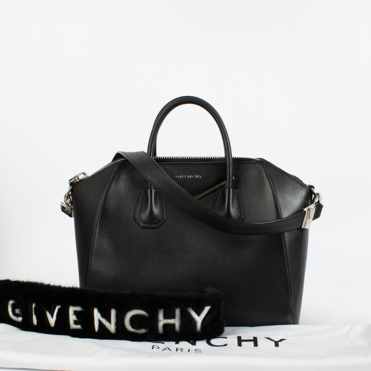 preloved authentic Givenchy Black Antigona Medium Bag on labellov.com