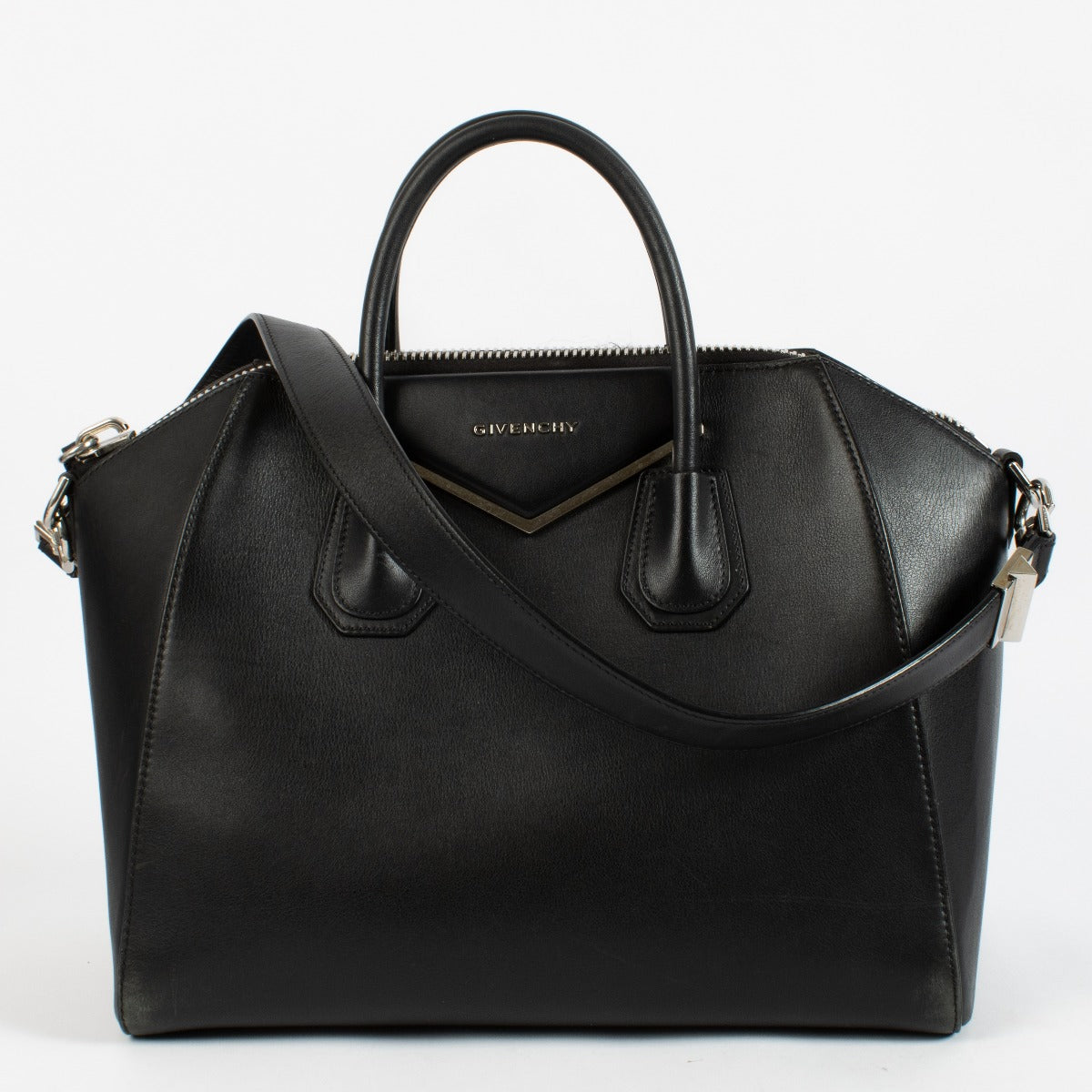 preloved authentic Givenchy Black Antigona Medium Bag on labellov.com