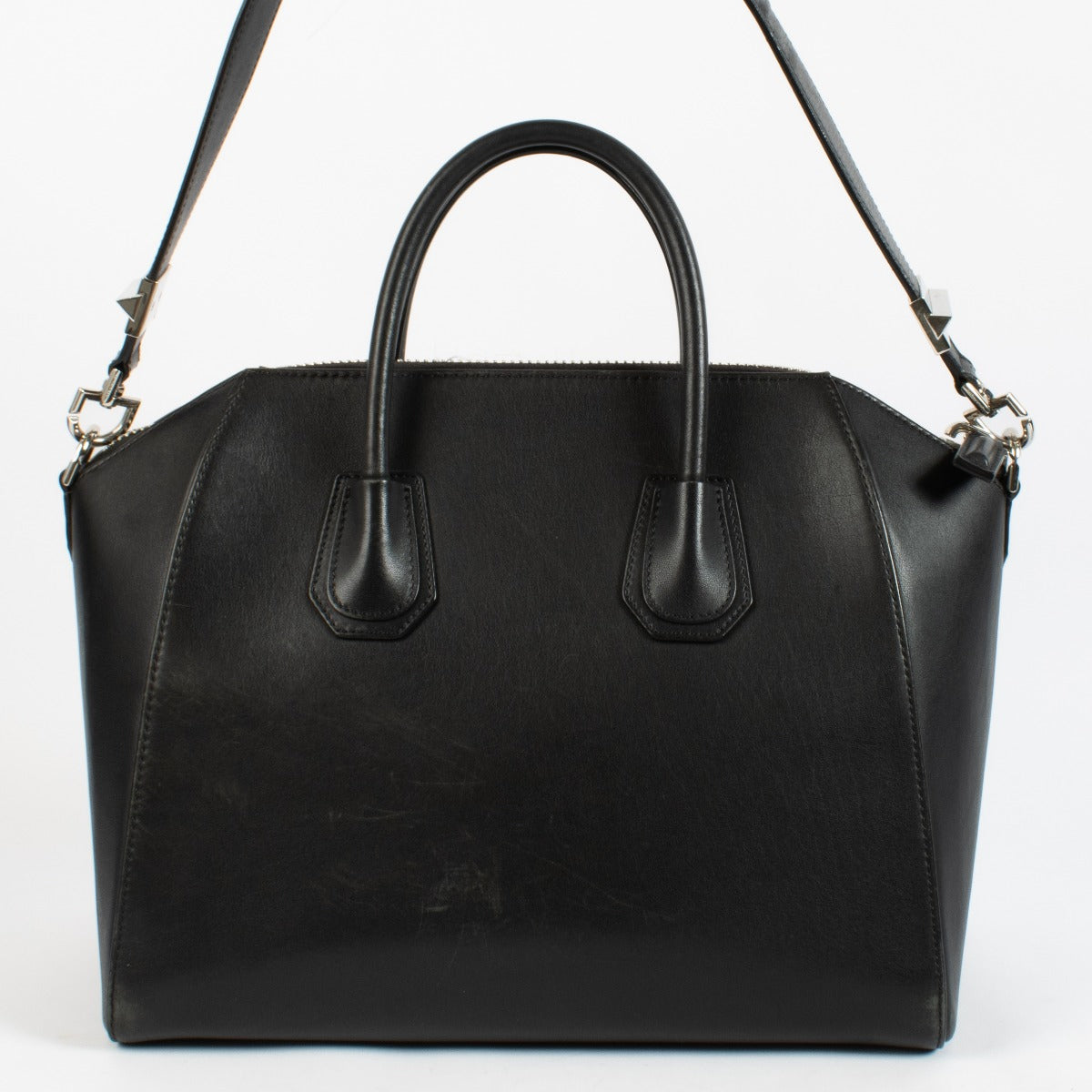 preloved authentic Givenchy Black Antigona Medium Bag on labellov.com