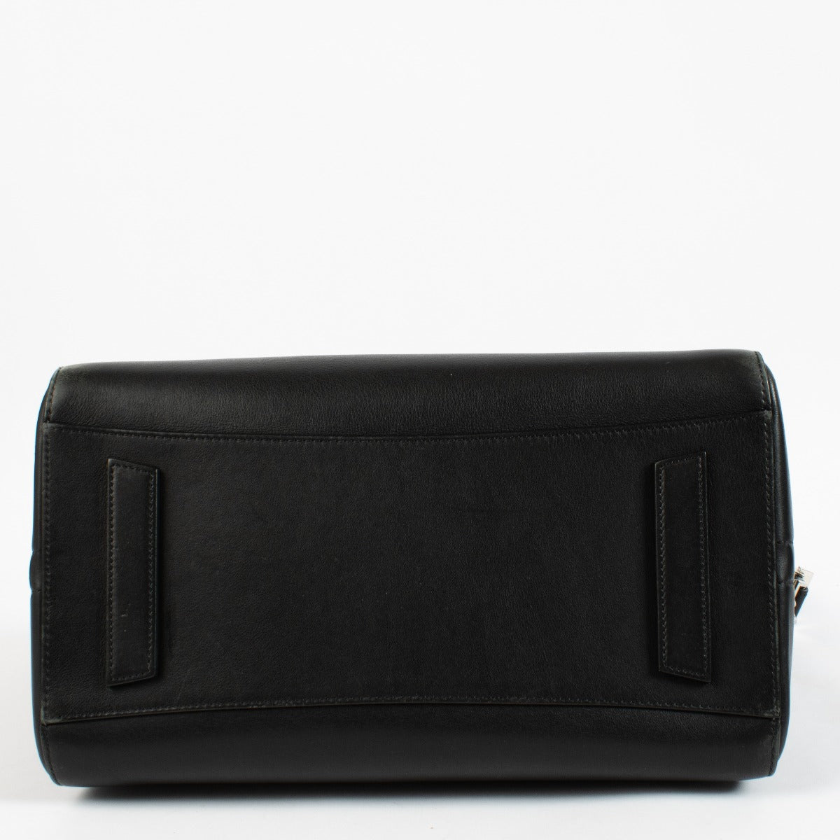 preloved authentic Givenchy Black Antigona Medium Bag on labellov.com