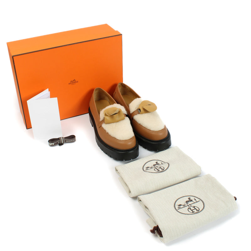 Are you looking for an authentic pair of brand new designer loafers such as this pair of Hermès Naturel/Ecru Icone Loafers - size 38?