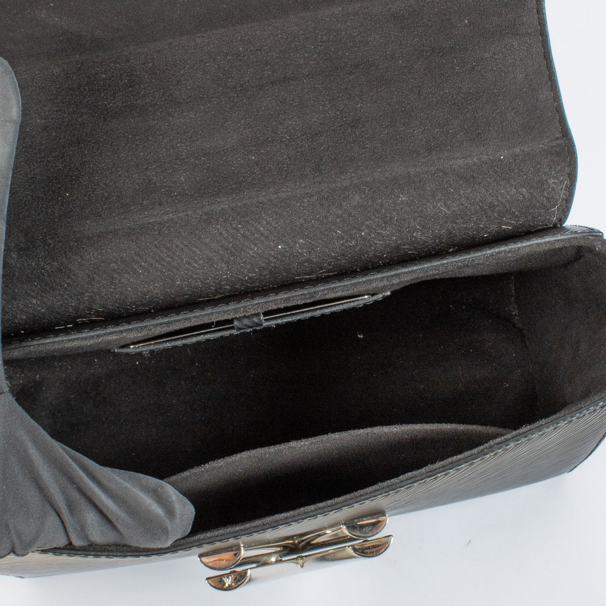 100 % authentic preloved Louis Vuitton Twist Crossbody on labellov.com