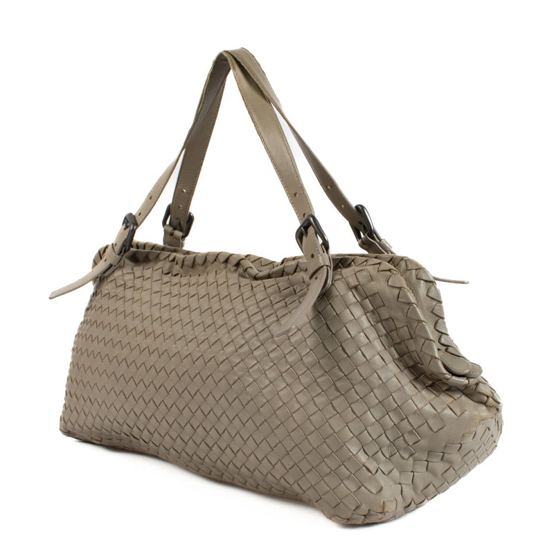 Shop safe online at Labellov in Antwerp, Brussels and Knokke this 100% authentic second hand Bottega Veneta Beige Intrecciato Boston Bag