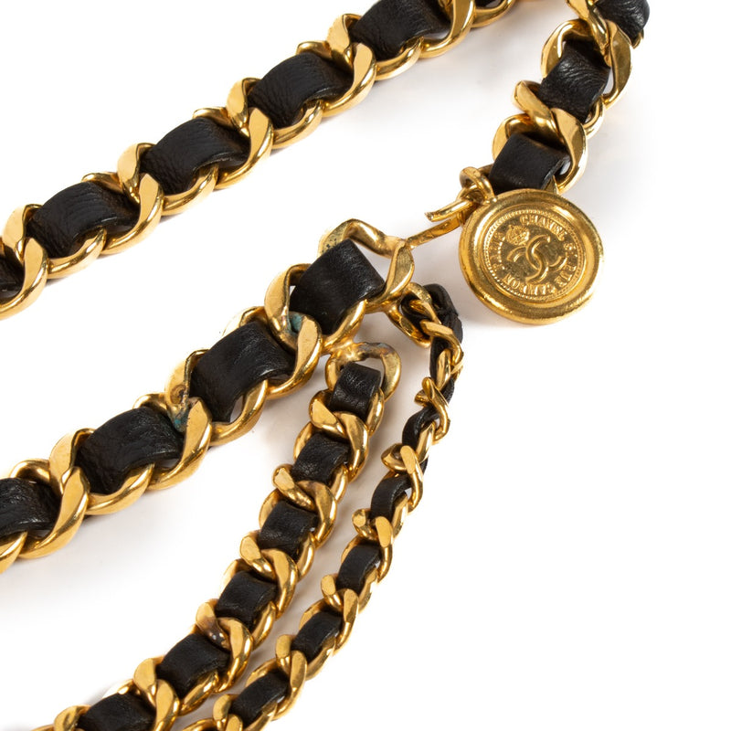 Shop safe online at Labellov in Antwerp, Brussels and Knokke this 100% authentic second hand Chanel Black and Gold Chain Belt