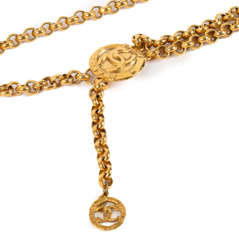 Shop safe online at Labellov in Antwerp, Brussels and Knokke this 100% authentic second hand Chanel Gold Belt