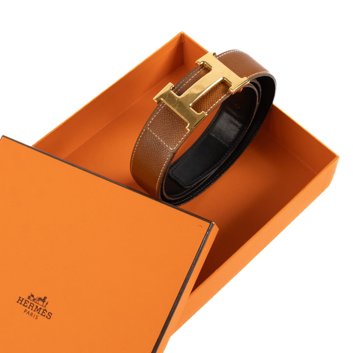 Shop safe online at Labellov in Antwerp, Brussels and Knokke this 100% authentic second hand Hermès Reversible Black and Gold Constance H Belt - Size 85