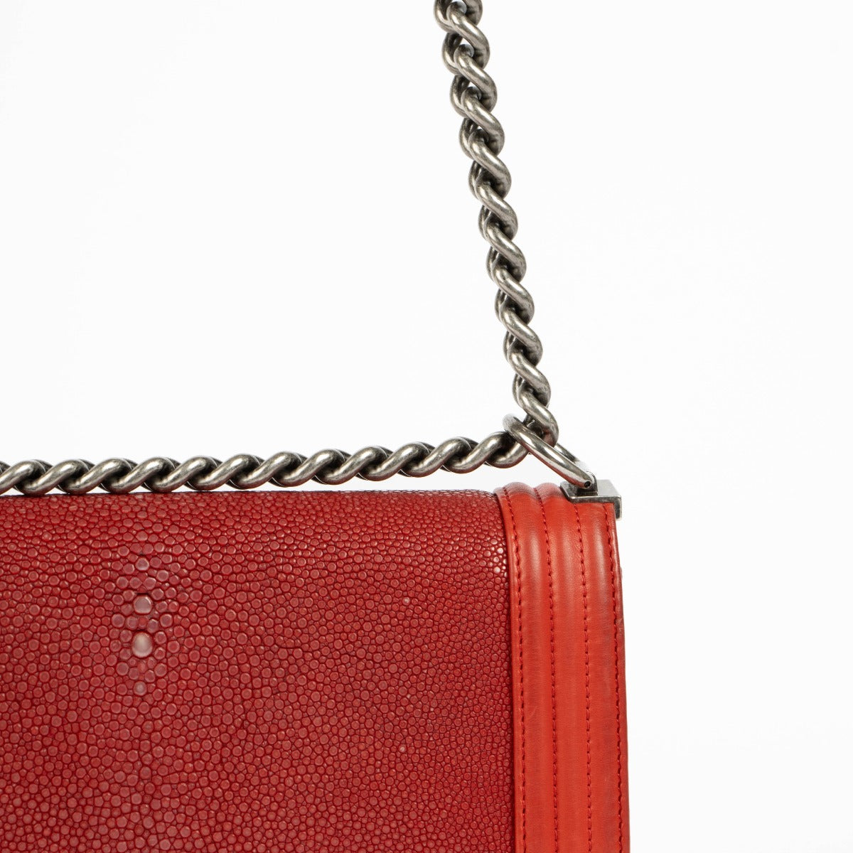 Sac Chanel Boy Chanel moyen en galuchat rouge