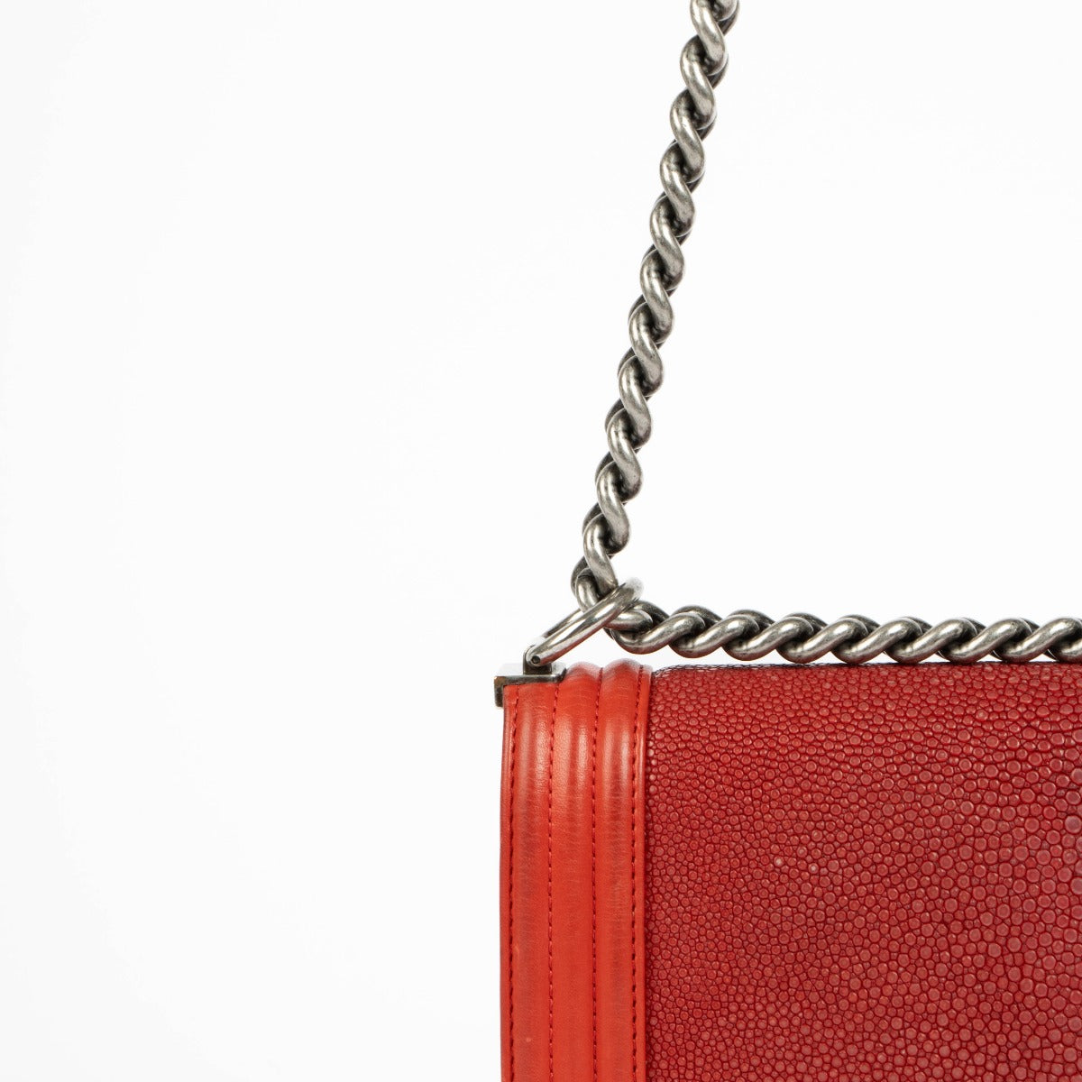 Sac Chanel Boy Chanel moyen en galuchat rouge