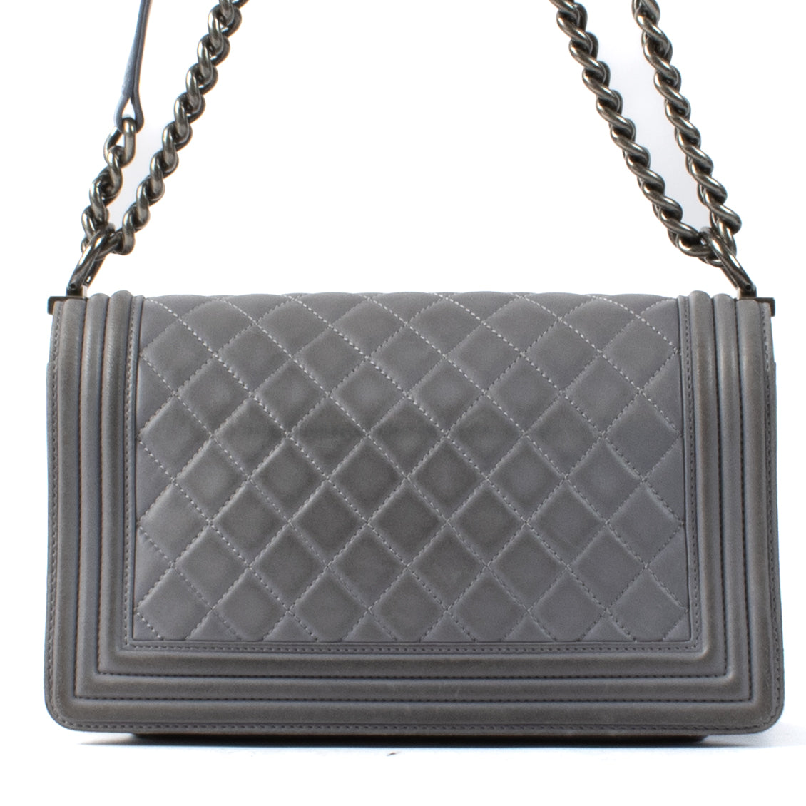 Shop safe online at Labellov in Antwerp, Brussels and Knokke this 100% authentic second hand Chanel Grey Leather Medium Boy Bag