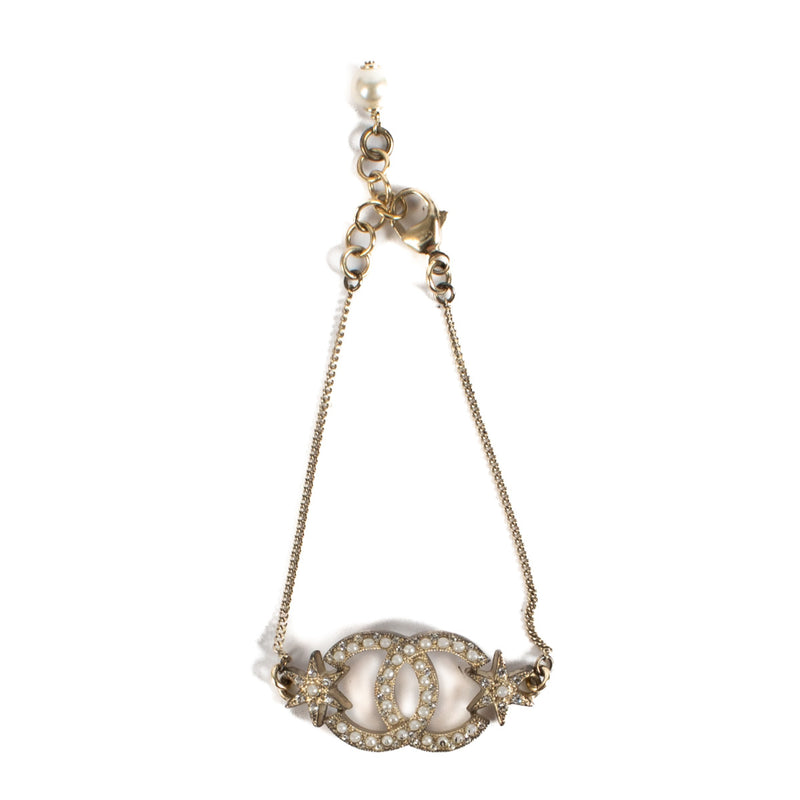 Chanel 15A Crystal/Faux Pearl Star CC Bracelet for the best price at Labellov secondhand luxury in Antwerp, Brussels, Knokke