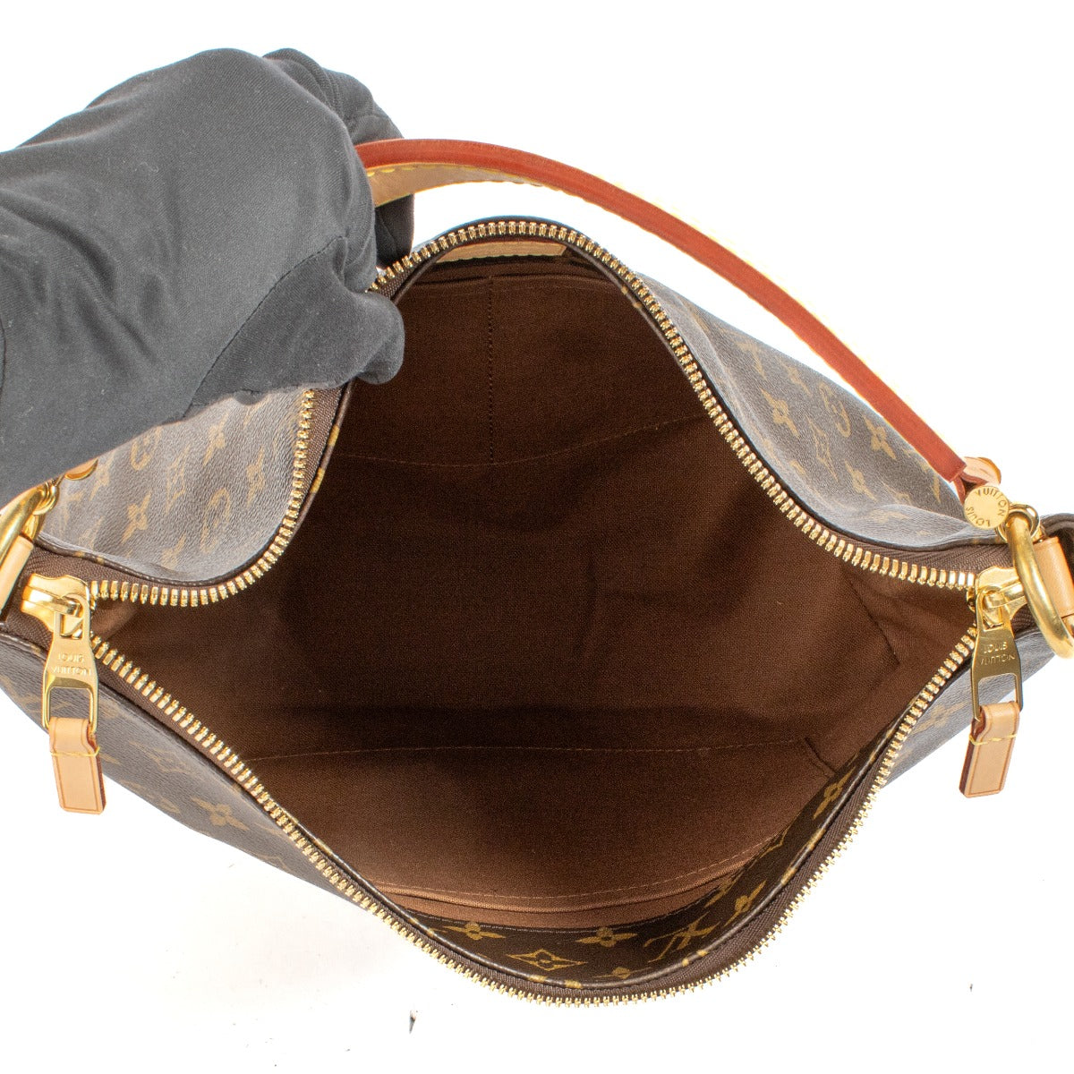Shop safe online at Labellov in Antwerp, Brussels and Knokke this 100% authentic second hand Louis Vuitton Monogram Sully MM Shoulder Bag