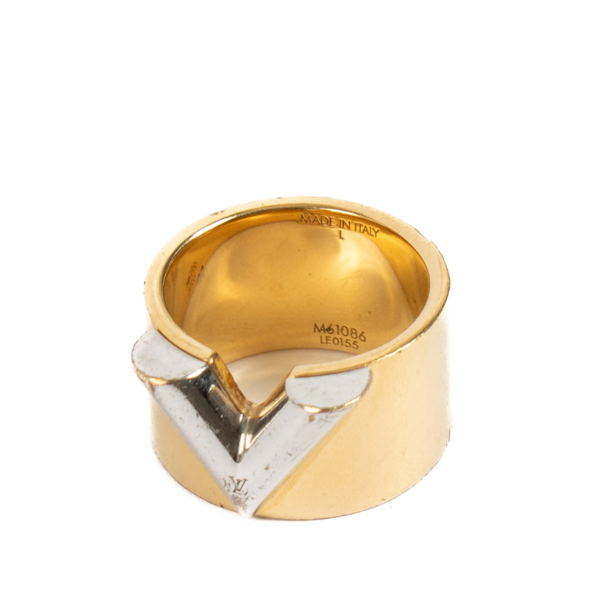 Shop safe online at Labellov in Antwerp, Brussels and Knokke this 100% authentic second hand Louis Vuitton M61085 Gold & Silver Essential V Ring - Size L