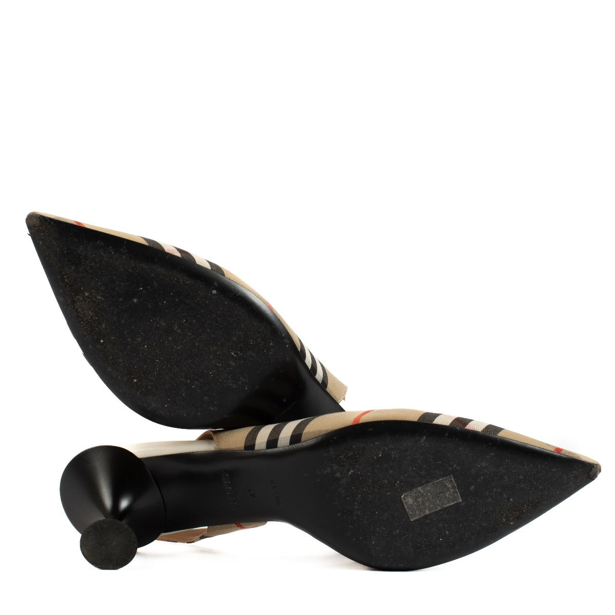 Shop safe online at Labellov in Antwerp, Brussels and Knokke this 100% authentic second hand Burberry Nova Check Leticia Pumps - Size 41