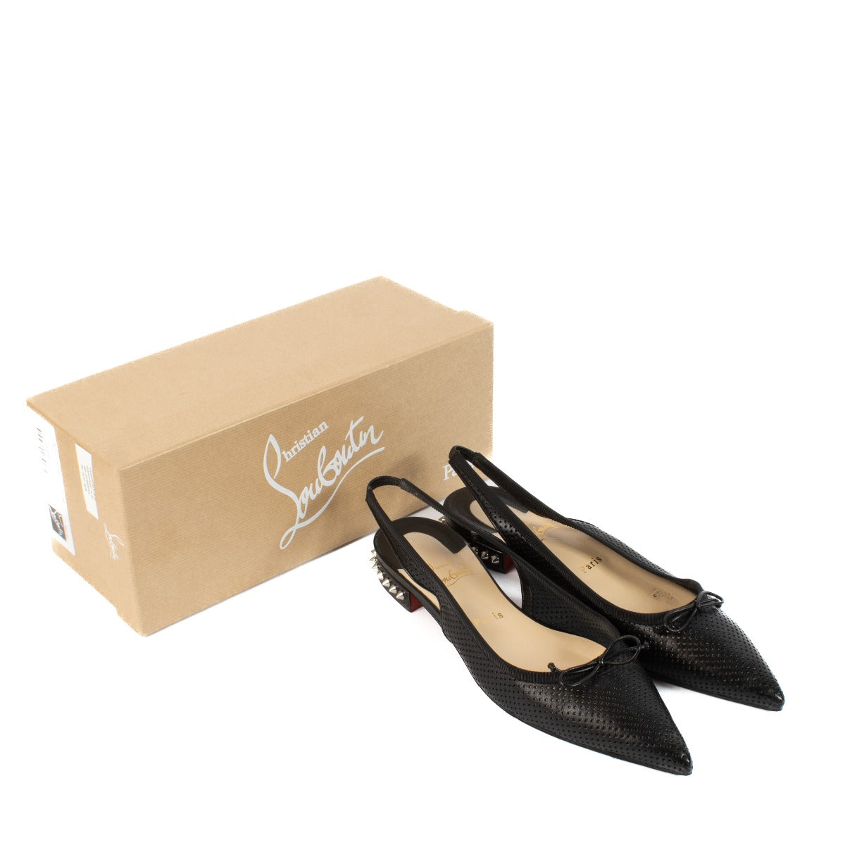 Shop safe online at Labellov in Antwerp, Brussels and Knokke this 100% authentic second hand Christian Louboutin Black Loubi Flip Pumps - Size 41