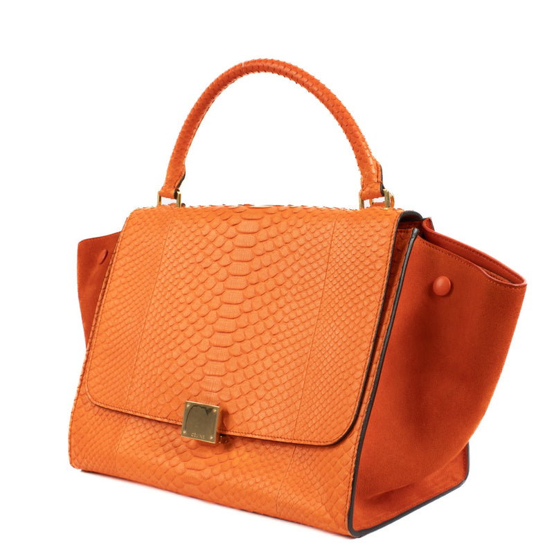 Shop safe online at Labellov in Antwerp, Brussels or Knokke this 100% authentic second hand Celine orange Python/ Suede Medium Trapeze Bag