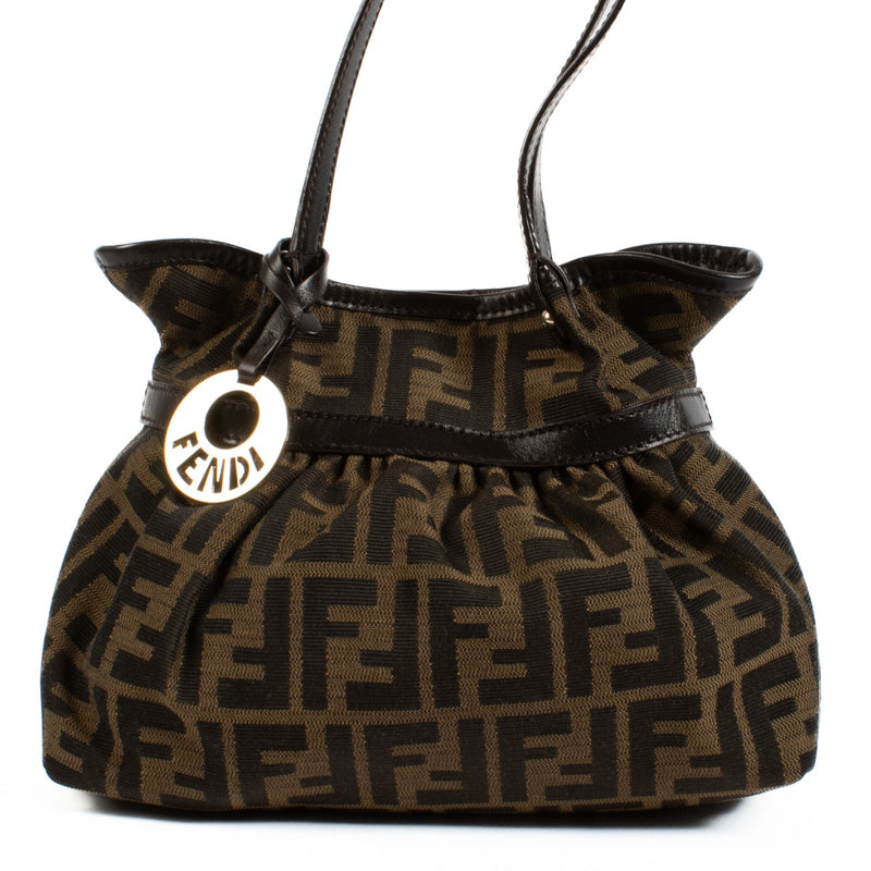Fendi Zucca Tobacco Mini Top Handle Bag aan de beste prijs bij Labellov tweedehands luxe in Antwerpen en Knokke. Koop en verkoop aan de beste prijs.