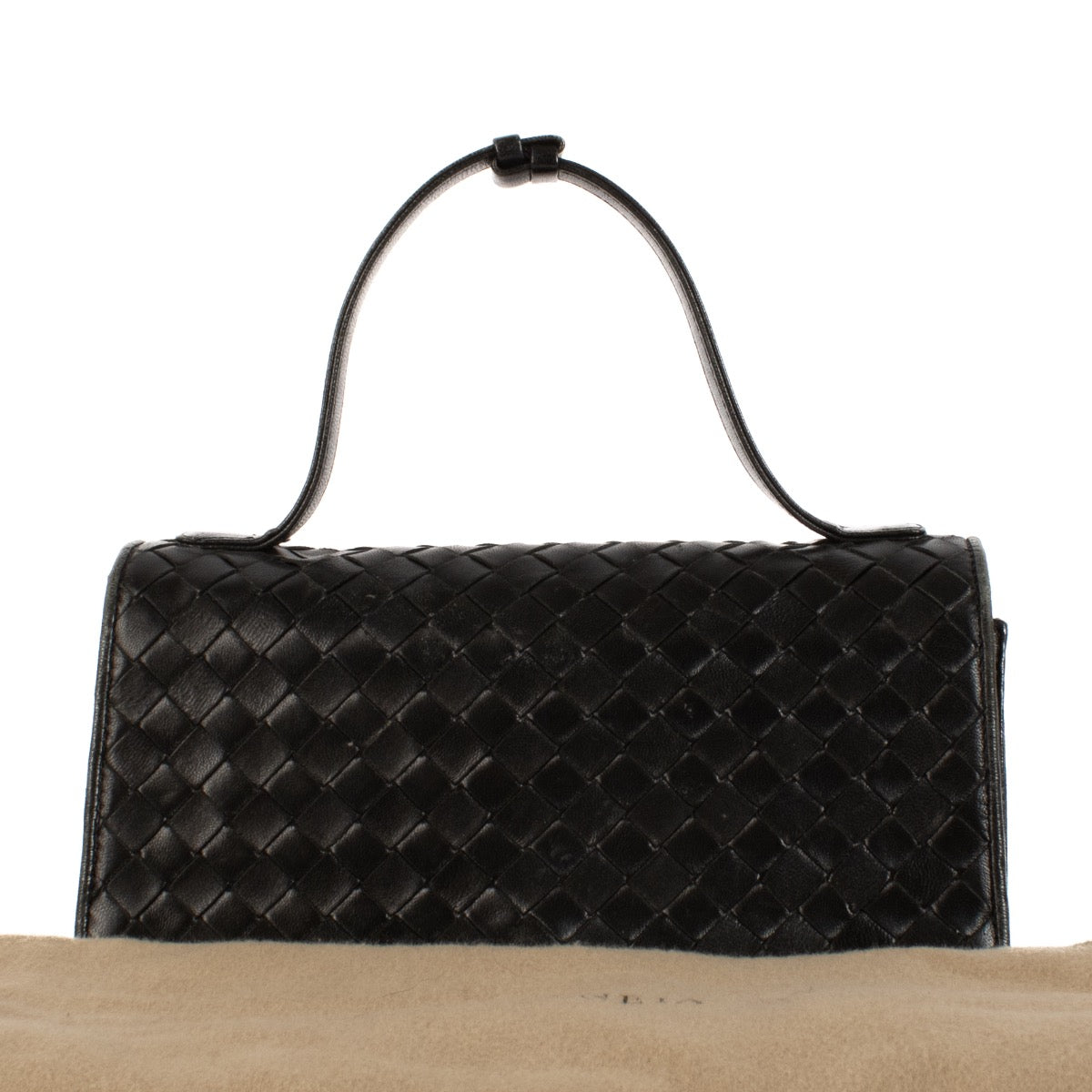 Shop safe online at Labellov in Antwerp, Brussels and Knokke this 100% authentic second hand Bottega Veneta Black Intrecciato Top Handle/Clutch. Veilig online authentieke tweedehands Bottega Veneta Black Intrecciato Top Handle/Clutch kopen bij Labellov.