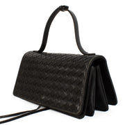 Shop safe online at Labellov in Antwerp, Brussels and Knokke this 100% authentic second hand Bottega Veneta Black Intrecciato Top Handle/Clutch. Veilig online authentieke tweedehands Bottega Veneta Black Intrecciato Top Handle/Clutch kopen bij Labellov.