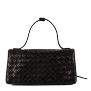 Shop safe online at Labellov in Antwerp, Brussels and Knokke this 100% authentic second hand Bottega Veneta Black Intrecciato Top Handle/Clutch. Veilig online authentieke tweedehands Bottega Veneta Black Intrecciato Top Handle/Clutch kopen bij Labellov.