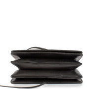 Shop safe online at Labellov in Antwerp, Brussels and Knokke this 100% authentic second hand Bottega Veneta Black Intrecciato Top Handle/Clutch. Veilig online authentieke tweedehands Bottega Veneta Black Intrecciato Top Handle/Clutch kopen bij Labellov.