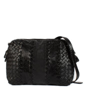 Shop safe online at Labellov in Antwerp, Brussels and Knokke this 100% authentic second hand Bottega Veneta Black Python Camera Crossbody Bag. Veilig online tweedehands authentieke Bottega Veneta zwarte crossbody handtas bij Labellov.