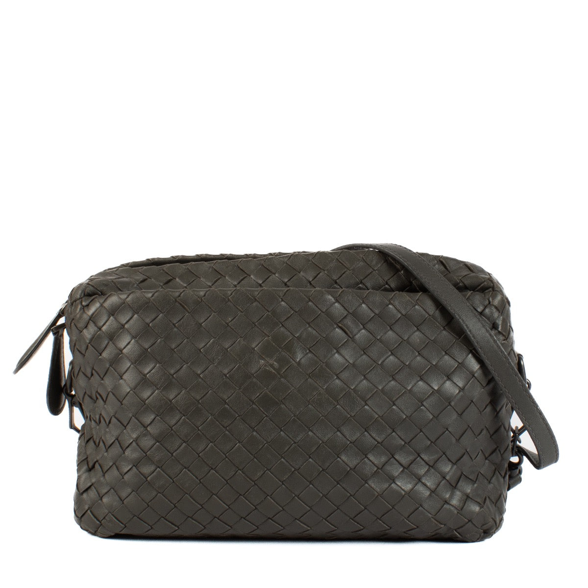 Shop safe online at Labellov in Antwerp, Brussels and Knokke this 100% authentic second hand Bottega Veneta Taupe Intrecciato Taupe Camera Crossbody Bag