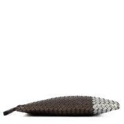 Shop safe online at Labellov in Antwerp, Brussels and Knokke this 100% authentic second hand Bottega Veneta Silver Intrecciato Pouch. Veilig online authentieke tweedehands Bottega Veneta Silver Intrecciato Pouch bij Labellov.