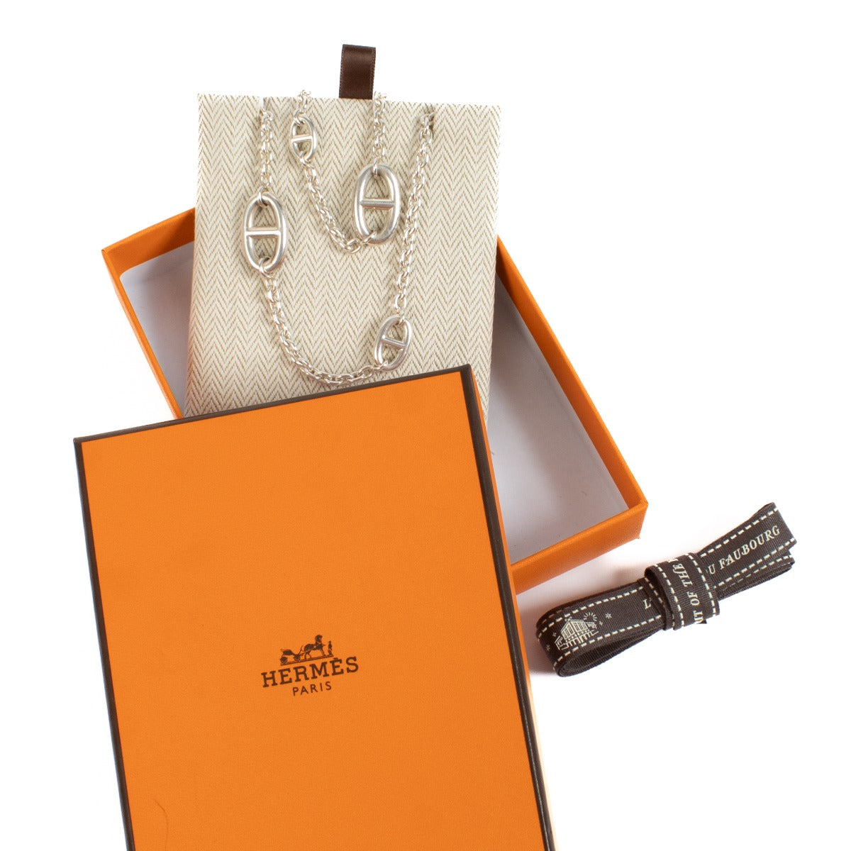 Shop safe online at Labellov in Antwerp, Brussels and Knokke this 100% authentic second hand Hermès Silver Chaine d'Ancre Necklace