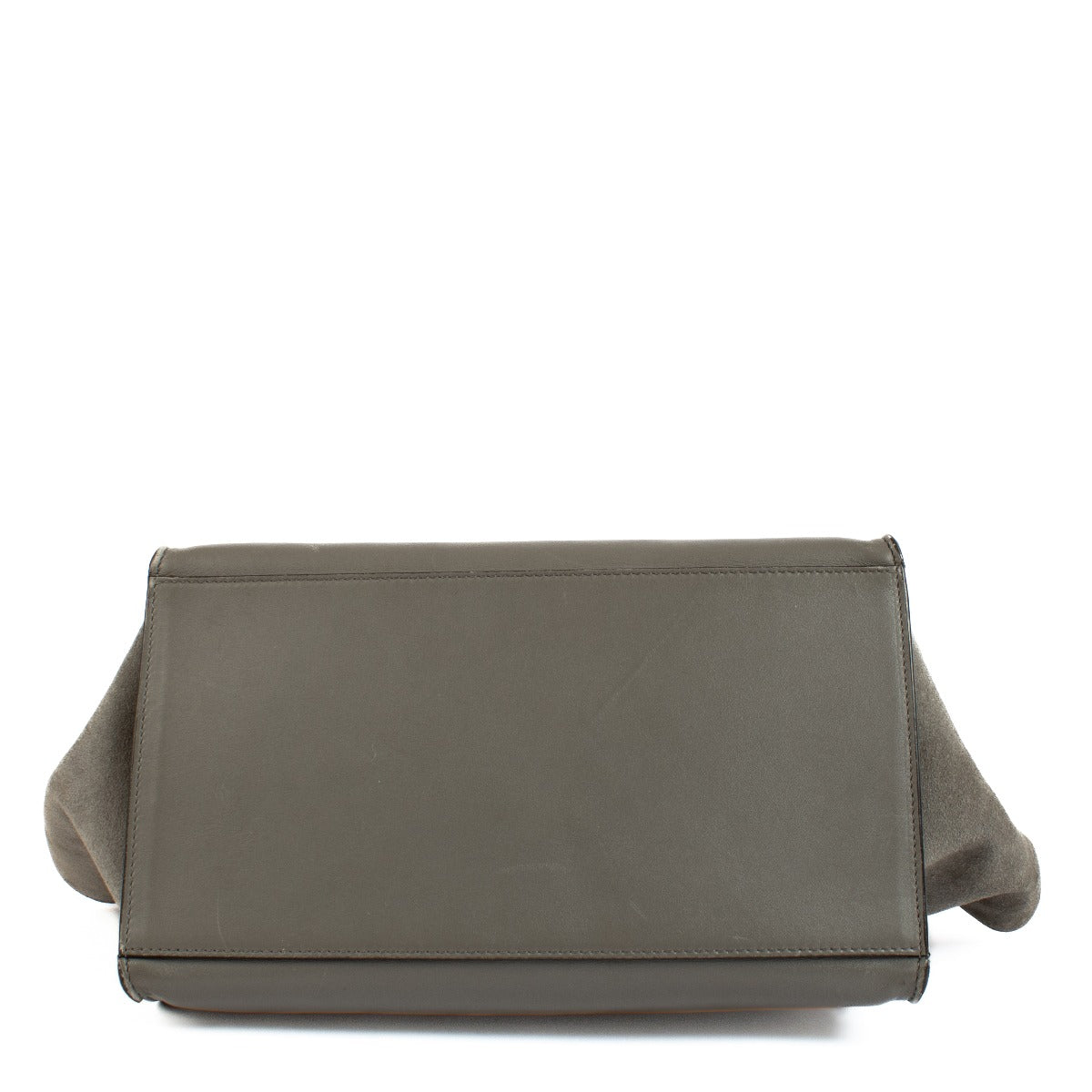 Shop safe online at Labellov in Antwerp, Brussels and Knokke this 100% authentic second hand Celine Grey Crocodile Embossed Medium Trapeze Bag