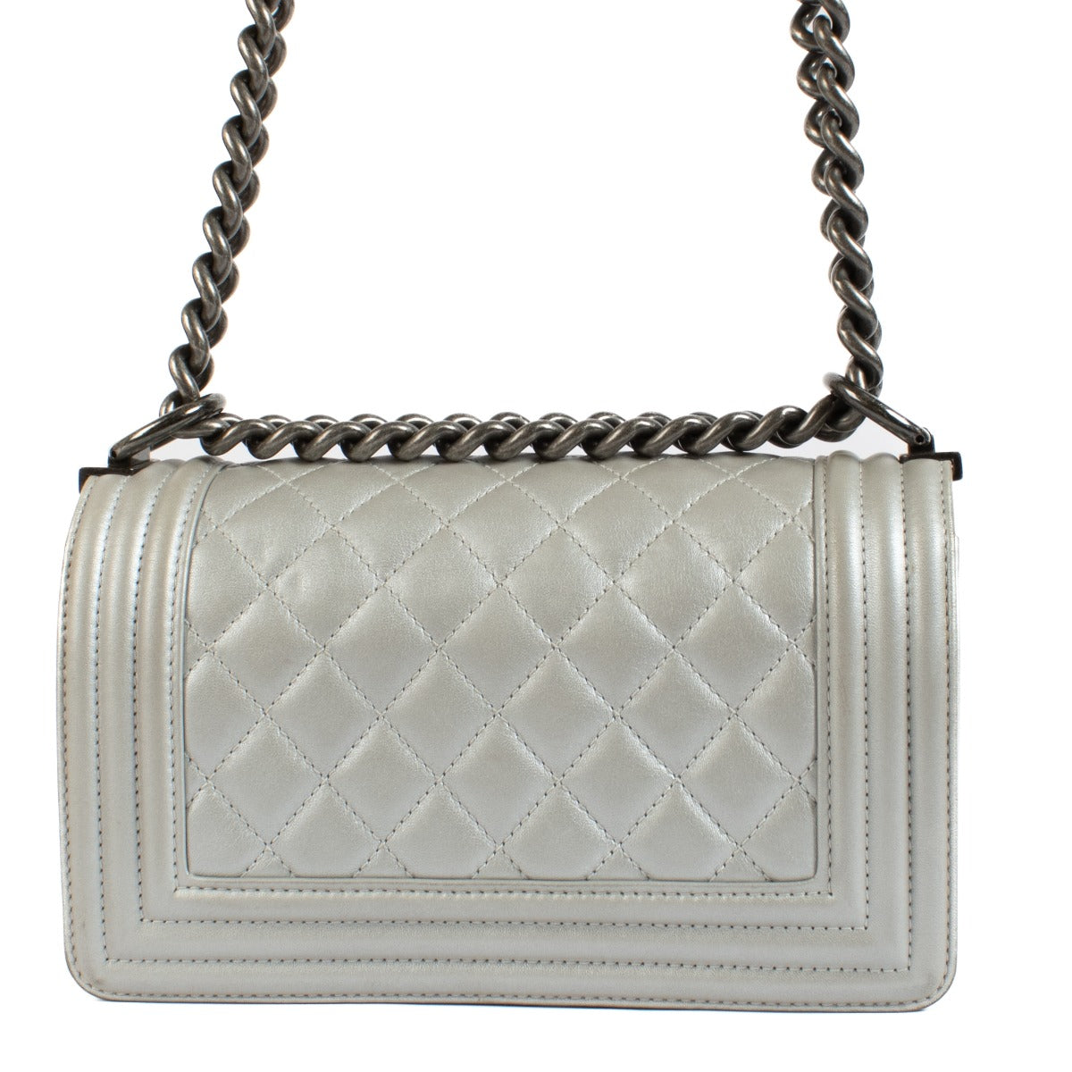 Shop safe online at Labellov in Antwerp, Brussels and Knokke this 100% authentic second hand Chanel Silver Quilted Small Boy Bag