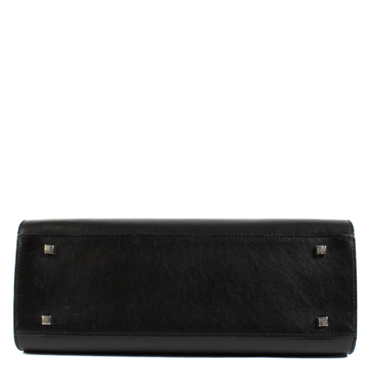 Shop safe online at Labellov in Antwerp, Brussels and Knokke this 100% authentic second hand Delvaux Black Supple Calf Tempête GM Bag