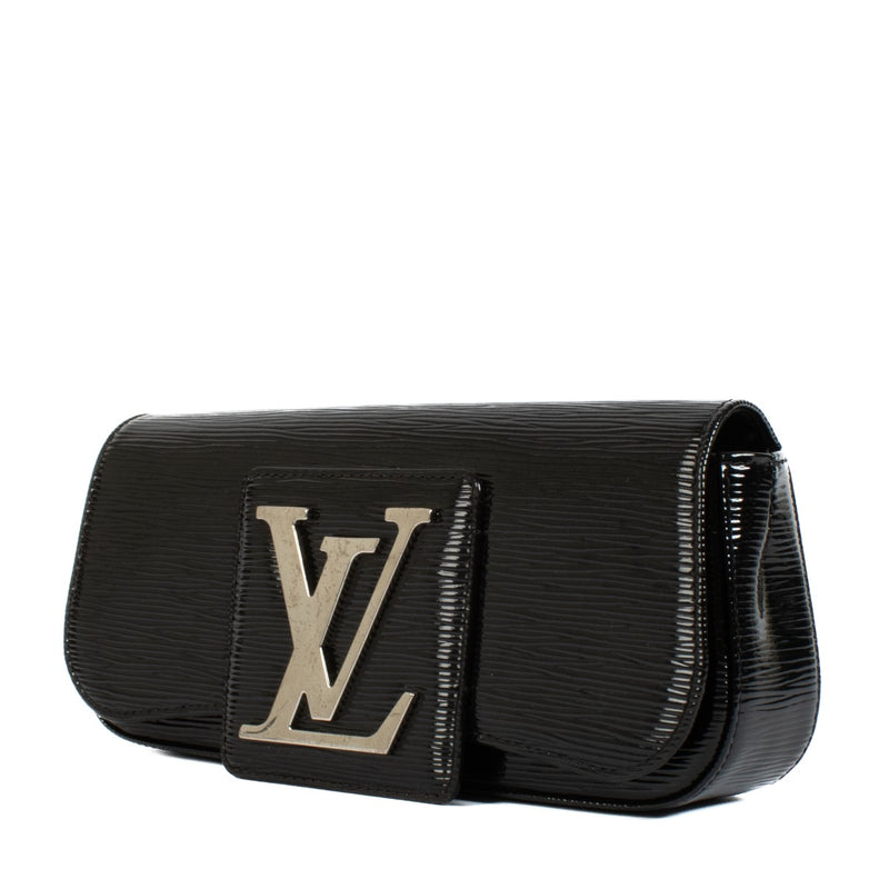 Shop safe online at Labellov in Antwerp, Brussels and Knokke this 100% authentic second hand Louis Vuitton Black Epi Clutch
