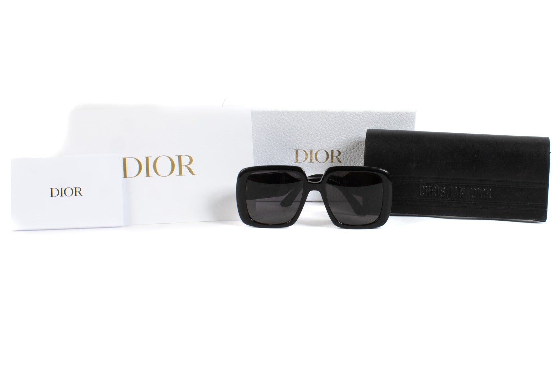 Shop safe online at Labellov in Antwerp, Brussels and Knokke this 100% authentic second hand Christian Dior Black DiorBobby Sunglasses