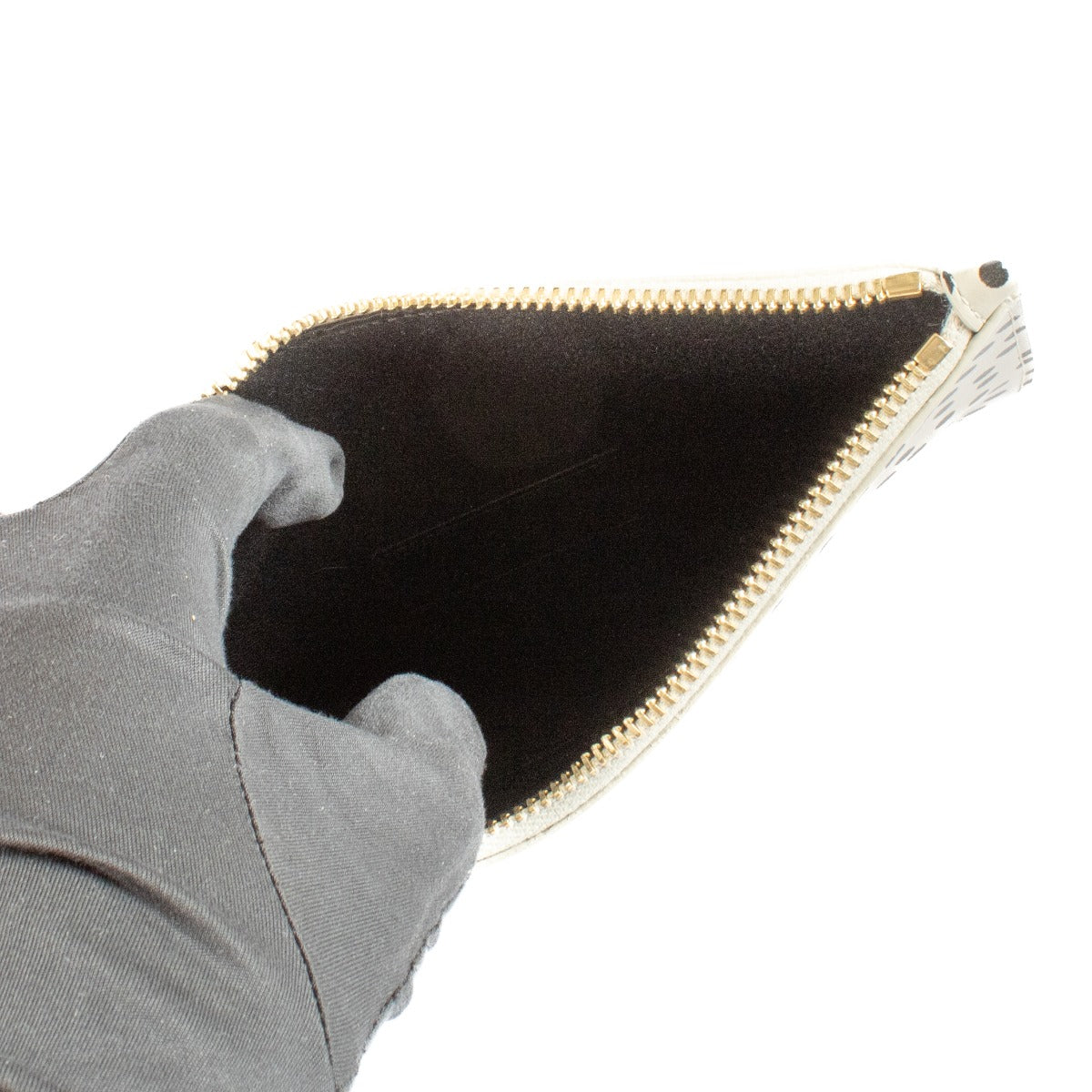 Shop safe online at Labellov in Antwerp, Brussels and Knokke this 100% authentic second hand Saint Laurent Polka Dot Zipped Small Pouch